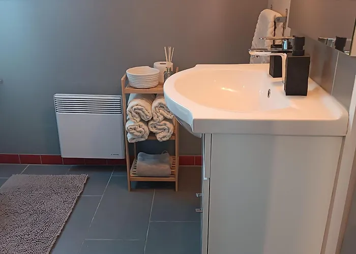 Spacieux Avec Salle De Jeux, Tennis Et Cheminee, Ideal Pour Familles Et Amis Jusqu'a 15 Pers. - Fr-1-410-223 * Saint-Jean-de-la-Motte